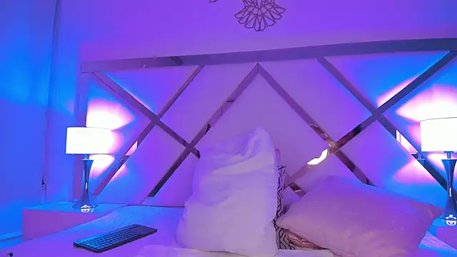 SophiaSmiiths  online show from April 19, 2026, 8:26 am