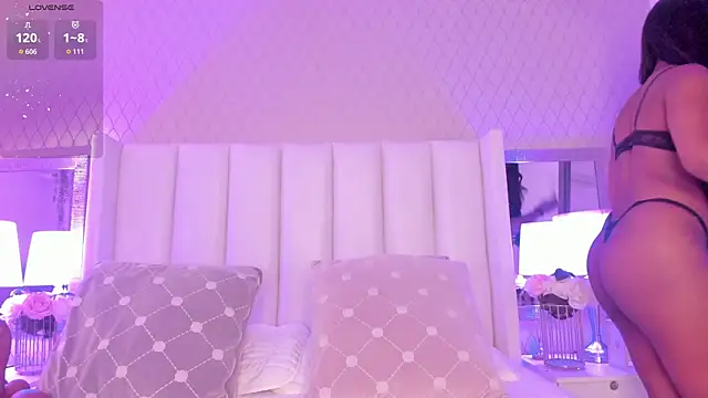 SophiaSmiiths  online show from October 25, 2025, 7:58 pm