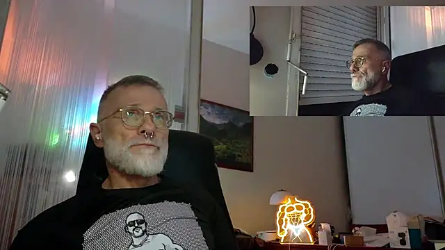 MusclesCigarsFFPig online show from May 7, 2026, 9:18 pm