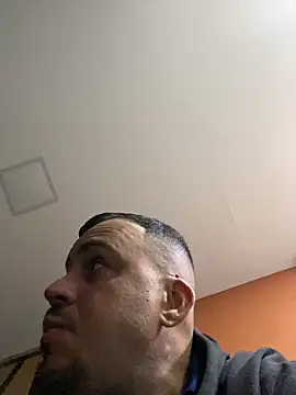 Vaguinhowqs online show from October 8, 2025, 9:37 pm