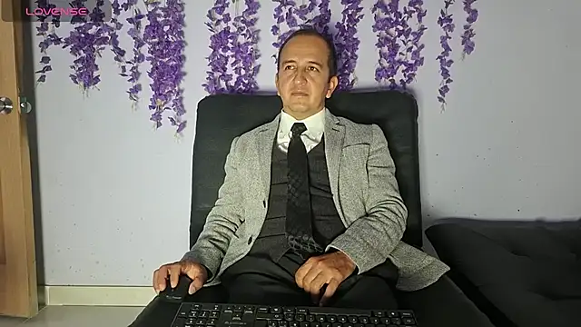 yazforeSolo online show from February 11, 2026, 2:28 pm