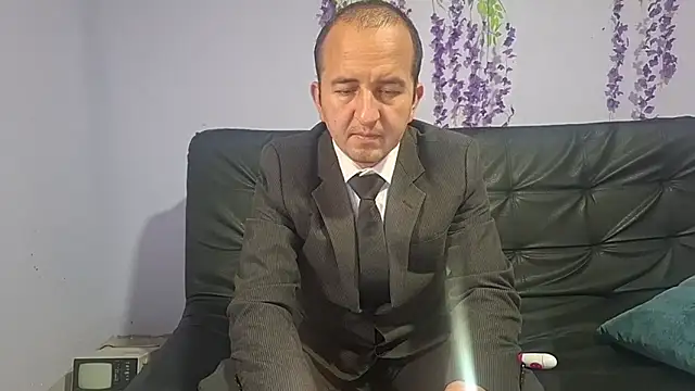 yazforeSolo online show from November 20, 2025, 2:18 pm