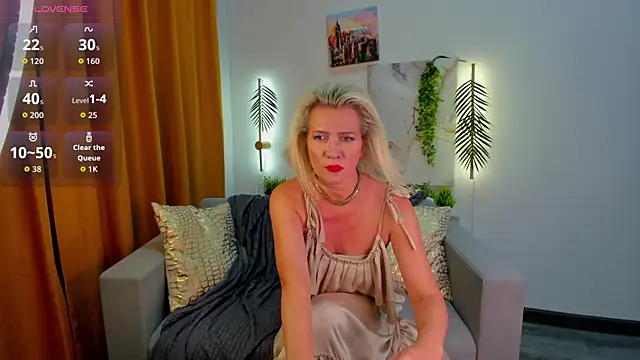 Luna  Lewis online show from September 18, 2025, 8:06 am