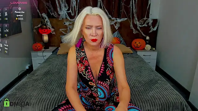 Luna  Lewis online show from October 30, 2025, 8:56 am