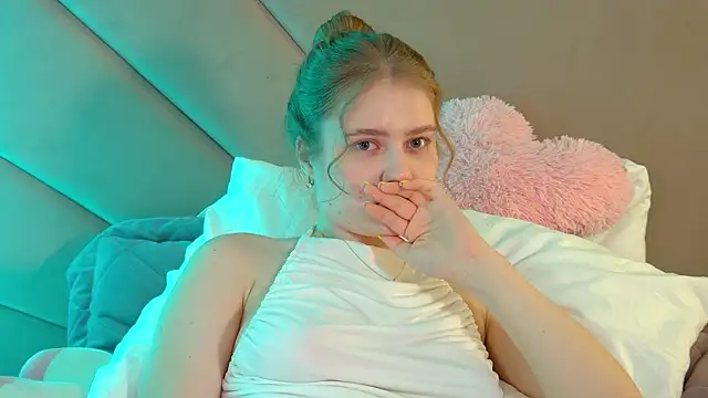 SelinSwarovski online show from March 2, 2026, 4:02 am