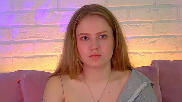 SelinSwarovski online show from November 11, 2025, 6:03 pm