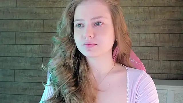 SelinSwarovski online show from April 18, 2026, 7:58 pm