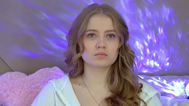 SelinSwarovski online show from October 4, 2025, 4:08 pm