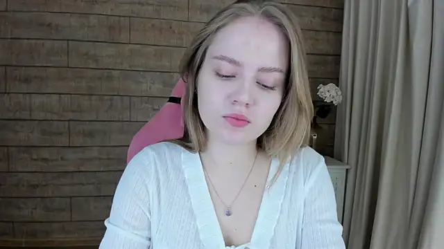 SelinSwarovski online show from October 6, 2025, 4:08 pm