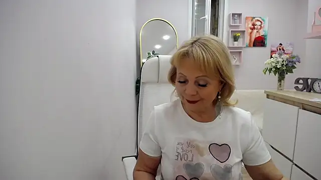 Milla Cutie18 online show from May 19, 2026, 4:41 am