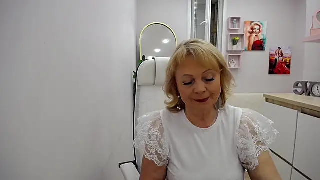Milla Cutie18 online show from May 20, 2026, 4:53 am