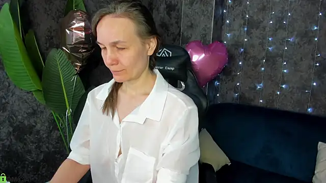 Lillian White online show from February 15, 2026, 1:06 am