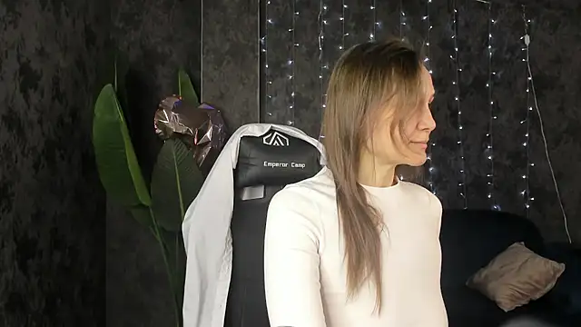 Lillian White online show from March 25, 2026, 1:06 am