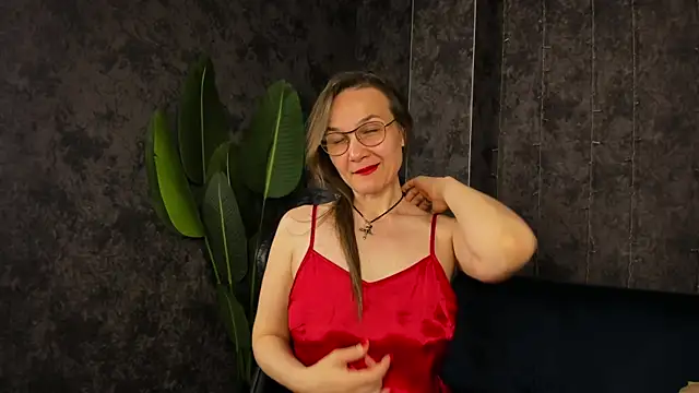 Snapshot of Lillian_White chatting on May 30, 2026, 11:43 pm Lillian White online show from May 30, 2026, 11:43 pm