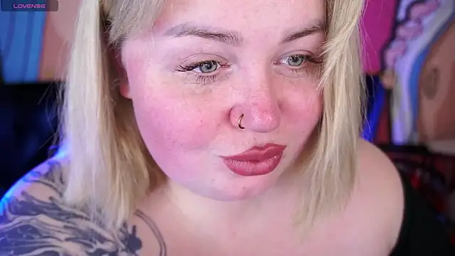 ZaraReignn online show from February 10, 2026, 8:52 pm