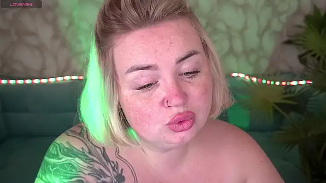 ZaraReignn online show from October 16, 2025, 9:39 am