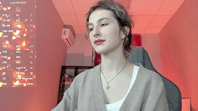 LuxRayi online show from November 5, 2025, 2:47 am