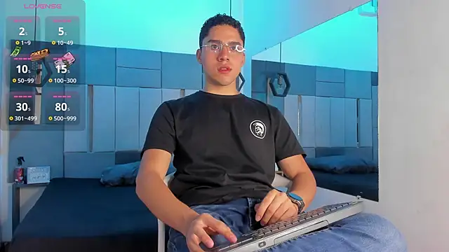 Snapshot of LiamNovak chatting on November 30, 2025, 11:44 am LiamNovak online show from November 30, 2025, 11:44 am