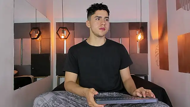 LiamNovak online show from February 15, 2026, 12:59 pm