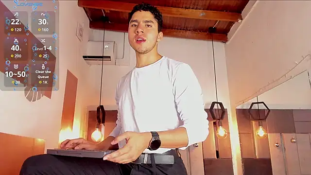 LiamNovak online show from December 19, 2025, 11:56 am