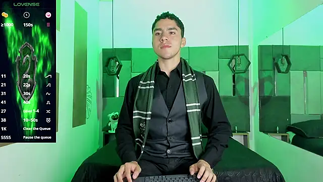 LiamNovak online show from December 4, 2025, 12:04 pm