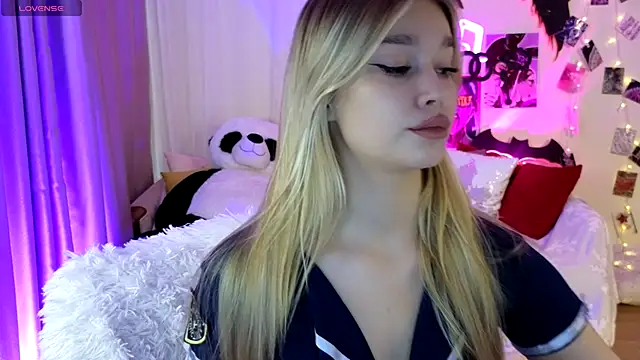 Snapshot of BattyMelody chatting on October 31, 2025, 10:12 am BattyMelody online show from October 31, 2025, 10:12 am