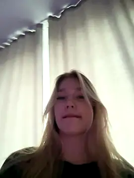 Snapshot of BattyMelody chatting on November 11, 2025, 12:55 pm BattyMelody online show from November 11, 2025, 12:55 pm