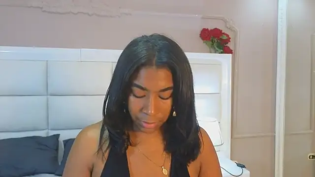 Snapshot of KloheCurvy chatting on December 15, 2025, 12:44 pm KloheCurvy online show from December 15, 2025, 12:44 pm