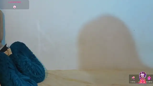 Snapshot of KloheCurvy chatting on November 14, 2025, 3:59 pm KloheCurvy online show from November 14, 2025, 3:59 pm