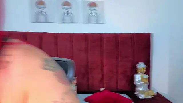 Snapshot of selena_castillo chatting on November 3, 2025, 12:53 pm selena castillo online show from November 3, 2025, 12:53 pm