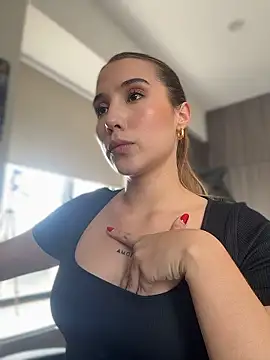 SophieRaily  online show from January 14, 2026, 8:56 pm