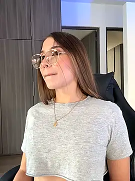 Snapshot of SophieRaily_ chatting on September 11, 2025, 7:03 pm SophieRaily online show from September 11, 2025, 7:03 pm