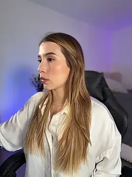 SophieRaily  online show from March 2, 2026, 10:06 pm