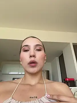 Snapshot of SophieRaily_ chatting on October 29, 2025, 7:02 pm SophieRaily online show from October 29, 2025, 7:02 pm