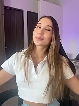 Snapshot of SophieRaily_ chatting on October 24, 2025, 6:51 pm SophieRaily online show from October 24, 2025, 6:51 pm