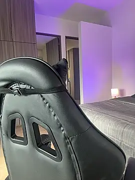 Snapshot of SophieRaily_ chatting on December 18, 2025, 4:33 pm SophieRaily online show from December 18, 2025, 4:33 pm