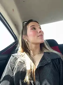 Snapshot of SophieRaily_ chatting on February 21, 2025, 5:20 pm SophieRaily online show from February 21, 2025, 5:20 pm