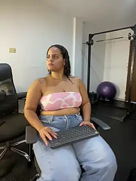 Snapshot of Violetrousse chatting on September 24, 2025, 4:35 pm Violetrousse online show from September 24, 2025, 4:35 pm