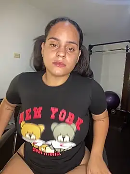 Snapshot of Violetrousse chatting on October 4, 2025, 4:41 pm Violetrousse online show from October 4, 2025, 4:41 pm