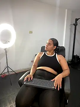 Snapshot of Violetrousse chatting on September 15, 2025, 7:25 pm Violetrousse online show from September 15, 2025, 7:25 pm