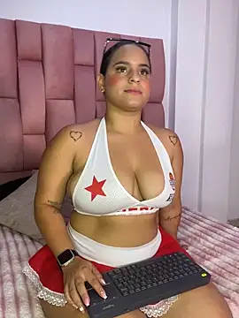 Snapshot of Violetrousse chatting on October 6, 2025, 8:09 pm Violetrousse online show from October 6, 2025, 8:09 pm