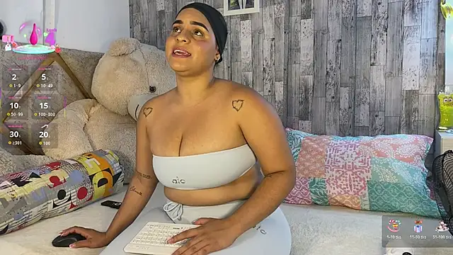 Snapshot of Violetrousse chatting on October 23, 2025, 8:29 pm Violetrousse online show from October 23, 2025, 8:29 pm