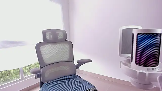 Snapshot of Sakito_Tokio chatting on December 15, 2025, 8:25 pm Sakito Tokio online show from December 15, 2025, 8:25 pm