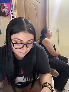 Snapshot of alissonfernandez_ chatting on December 17, 2025, 12:54 pm alissonfernandez online show from December 17, 2025, 12:54 pm