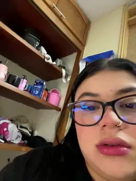 Snapshot of alissonfernandez_ chatting on February 21, 2026, 10:50 am alissonfernandez online show from February 21, 2026, 10:50 am