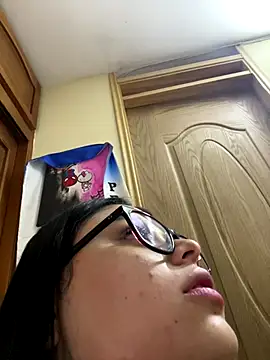 alissonfernandez  online show from November 30, 2025, 9:37 pm