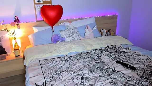 Snapshot of Shadow_Strik chatting on February 14, 2025, 2:44 pm Shadow Strik online show from February 14, 2025, 2:44 pm