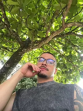 boyc022  online show from April 18, 2026, 8:09 pm