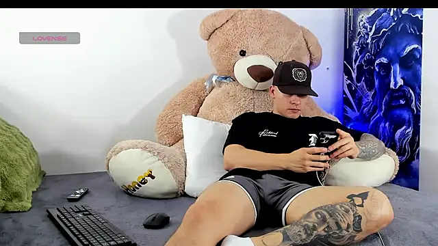 boyc022  online show from January 18, 2026, 11:19 pm