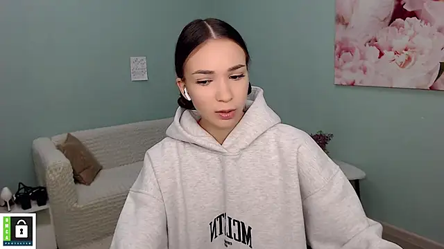 AmyJonas online show from November 18, 2025, 4:49 am